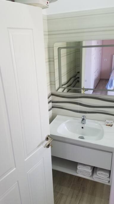 Adriatic East View Apartment Durres Bagian luar foto
